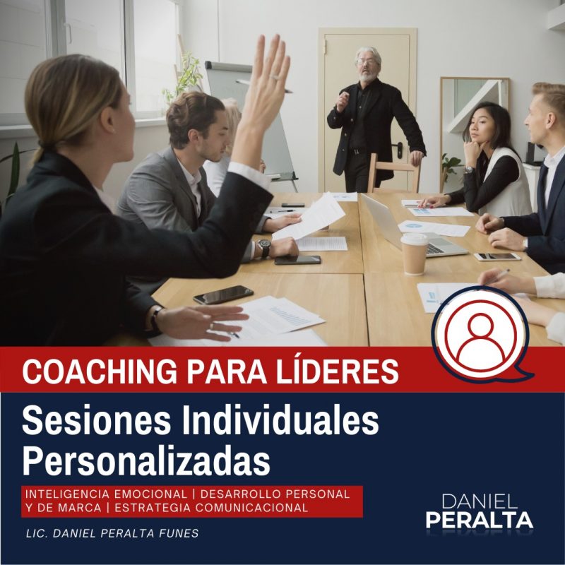 Líder en sesión de coaching para líderes enfocada en inteligencia emocional y desarrollo personal, con el fin de potenciar la estrategia comunicacional y desarrollo de marca.